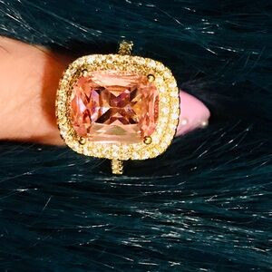 NEW Bling Alert 🚨 Gorgeous Man Made Gem Ring 💍